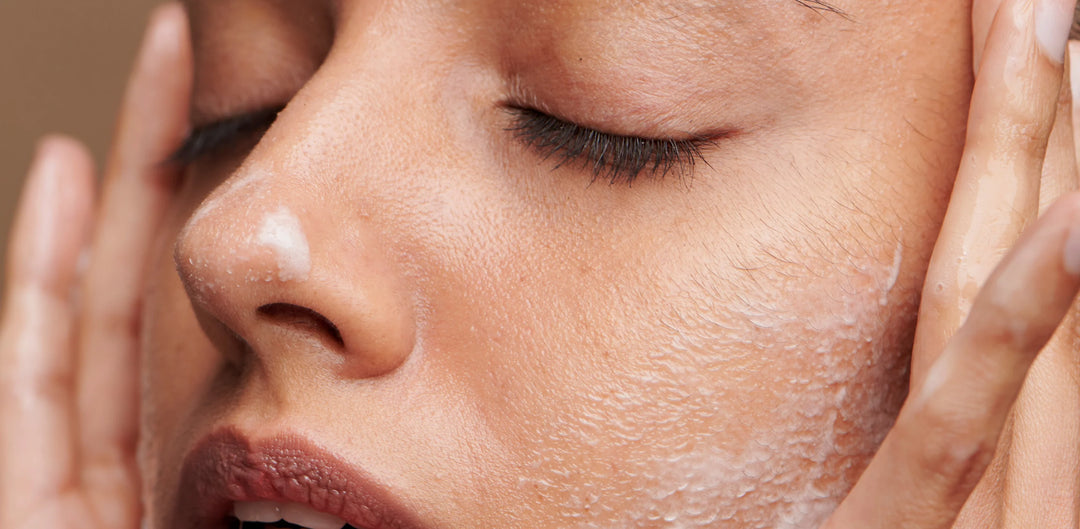 Quand faut-il appliquer la crème solaire: avant ou après le maquillage ?